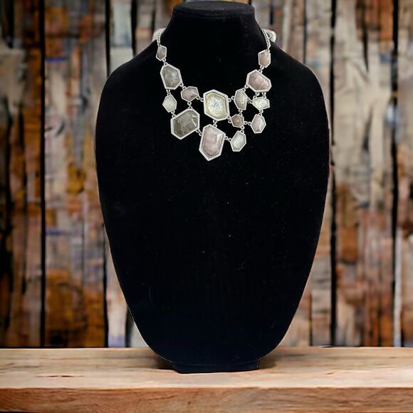 Jennifer Lopez Fashion Necklace - Picture 1 of 7